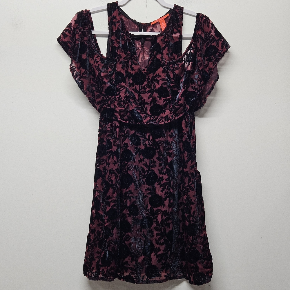 Chelsea & Violet Velvet Burnout Floral Mini Dress Medium Cold Shoulder Goth Vamp